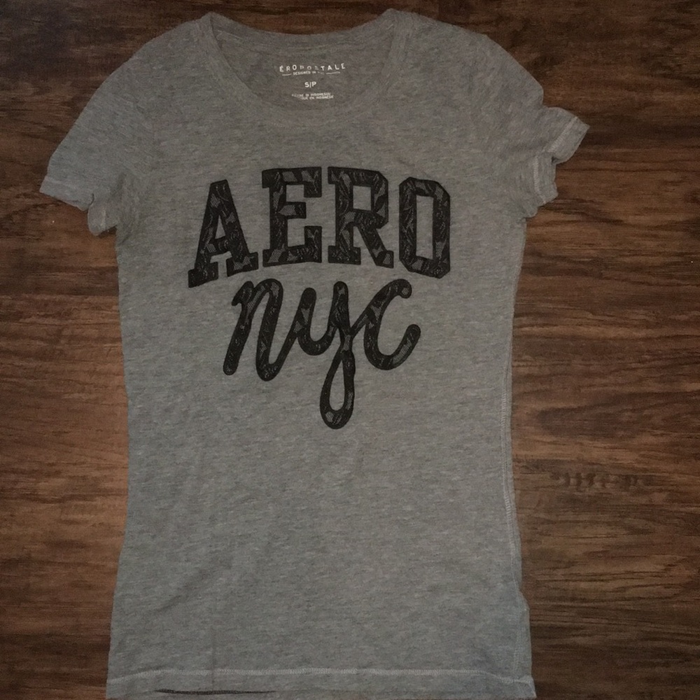 gray t-shirt